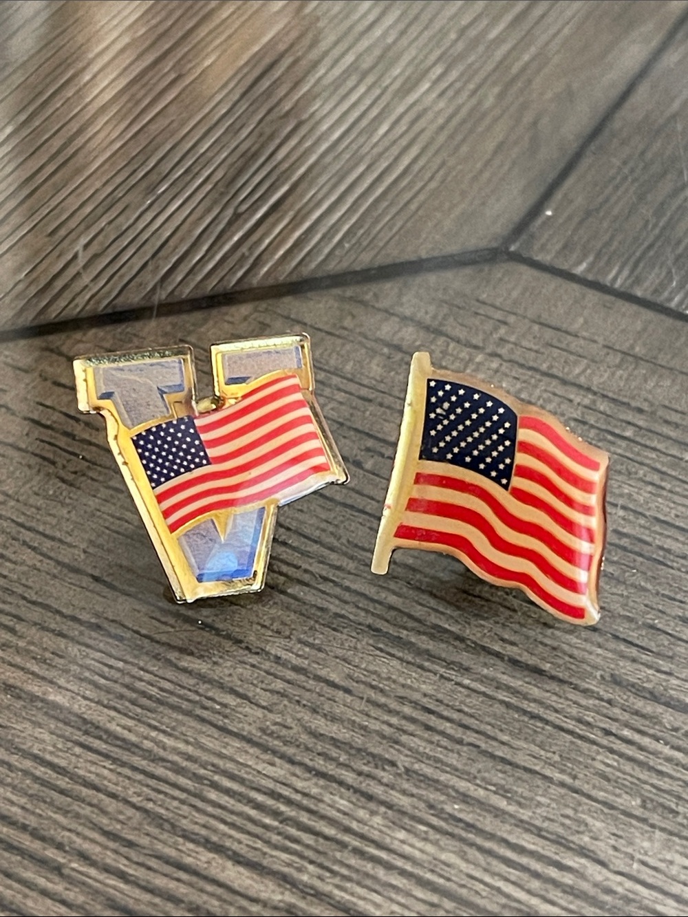Vintage "V for Victory" or Veterans American Flag Lapel Pin - Hat pin - Tie Tac
